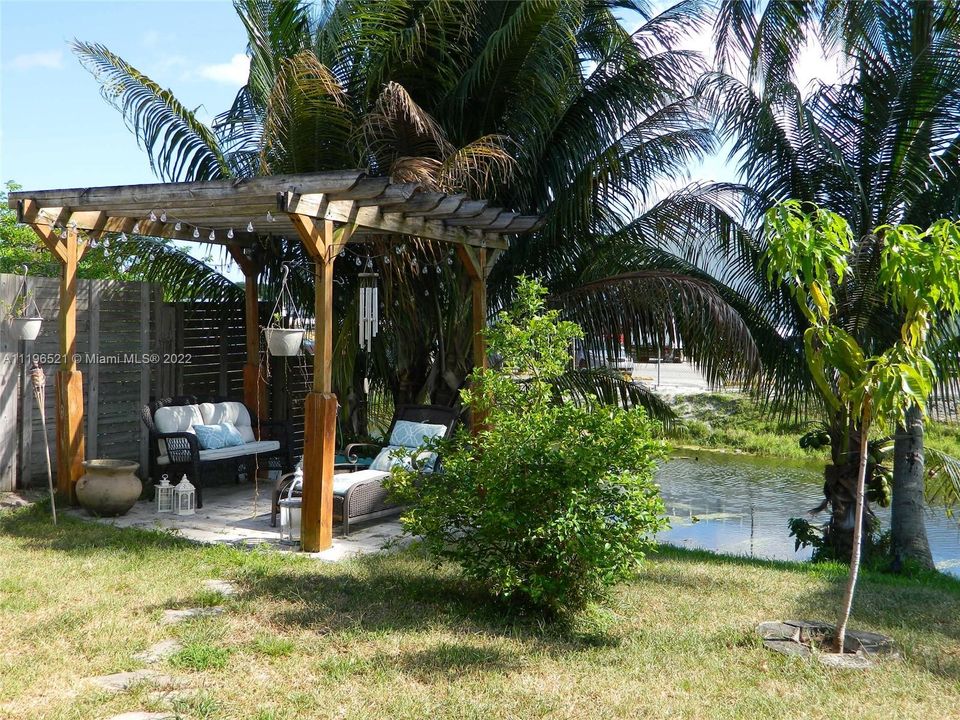 Recently Rented: $3,000 (3 beds, 2 baths, 1250 Square Feet)