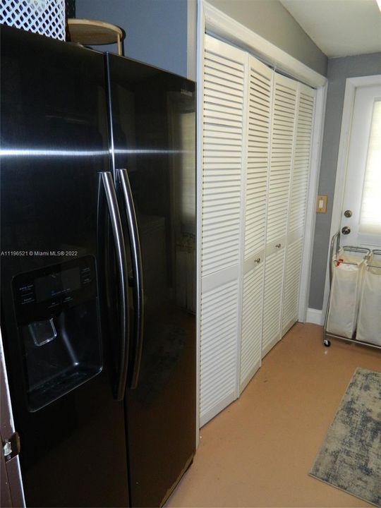 Recently Rented: $3,000 (3 beds, 2 baths, 1250 Square Feet)