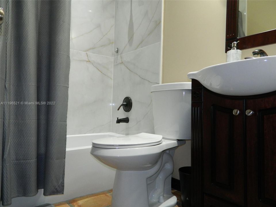 Recently Rented: $3,000 (3 beds, 2 baths, 1250 Square Feet)