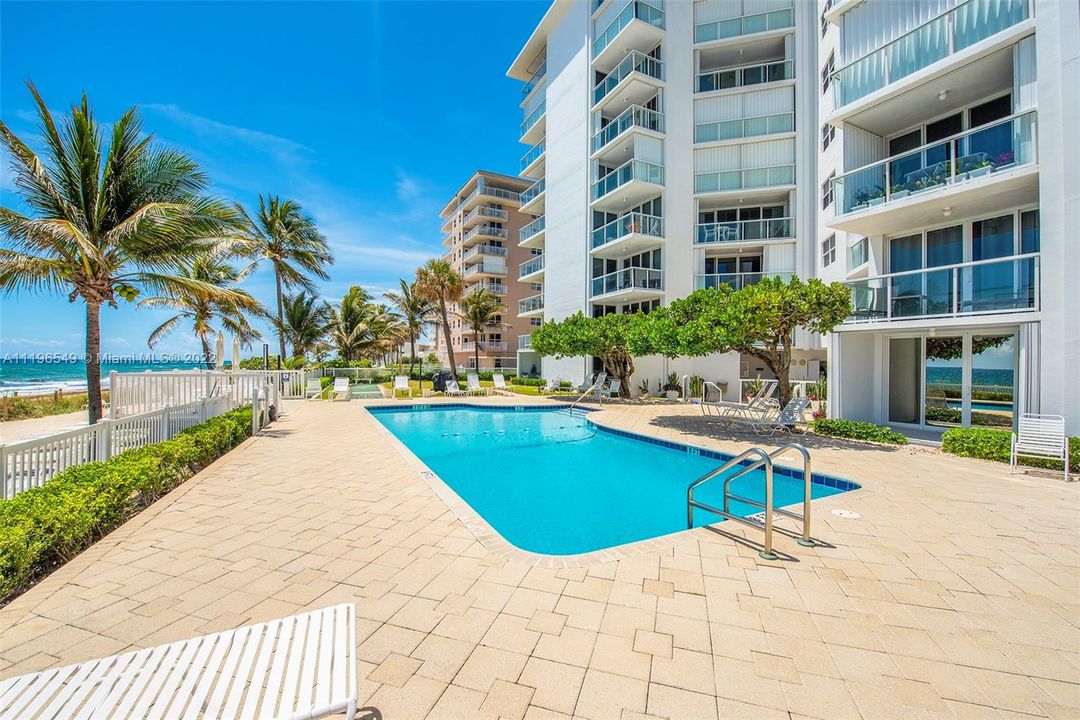 最近售出: $699,000 (2 贝兹, 2 浴室, 1300 平方英尺)