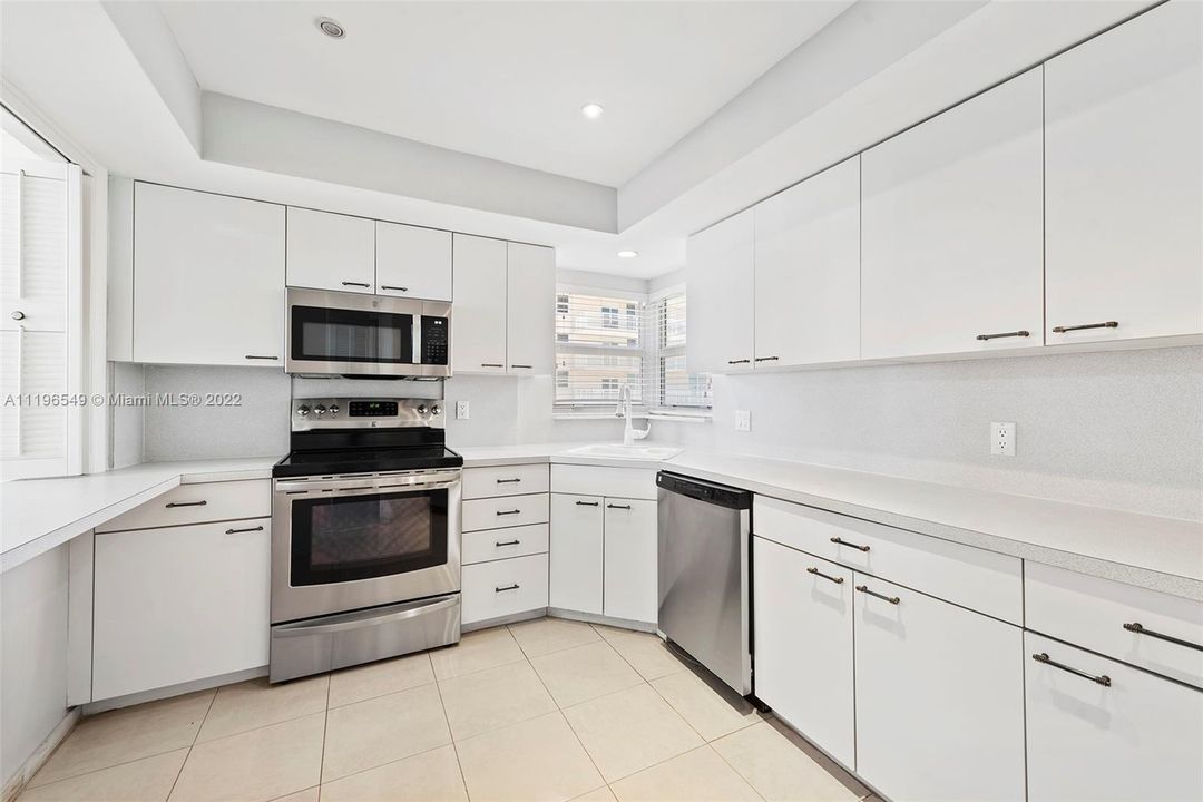 最近售出: $699,000 (2 贝兹, 2 浴室, 1300 平方英尺)