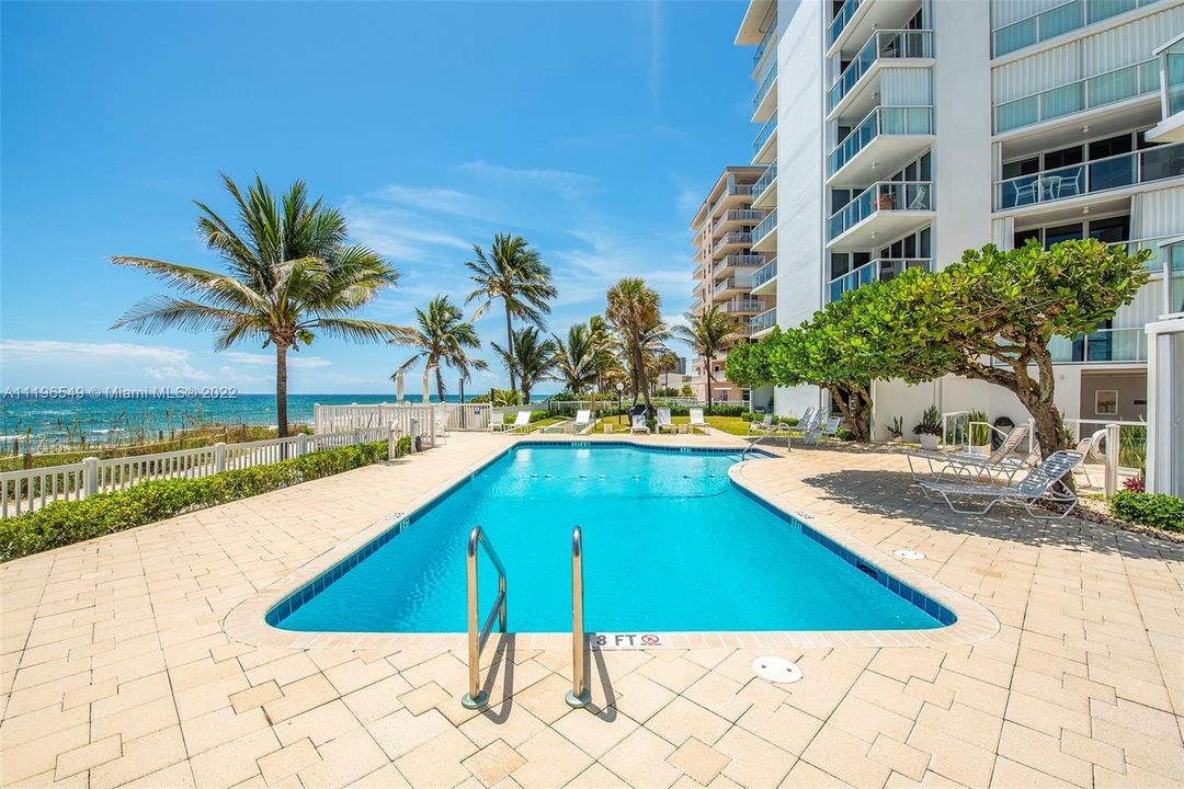 最近售出: $699,000 (2 贝兹, 2 浴室, 1300 平方英尺)