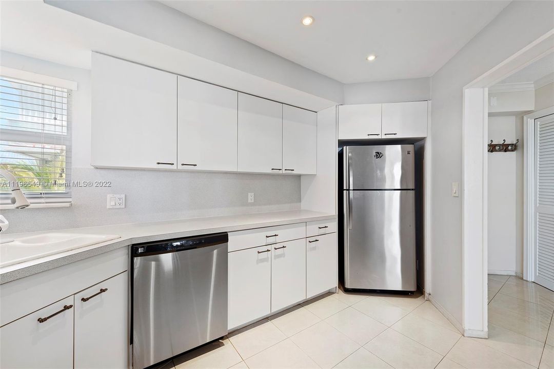 最近售出: $699,000 (2 贝兹, 2 浴室, 1300 平方英尺)