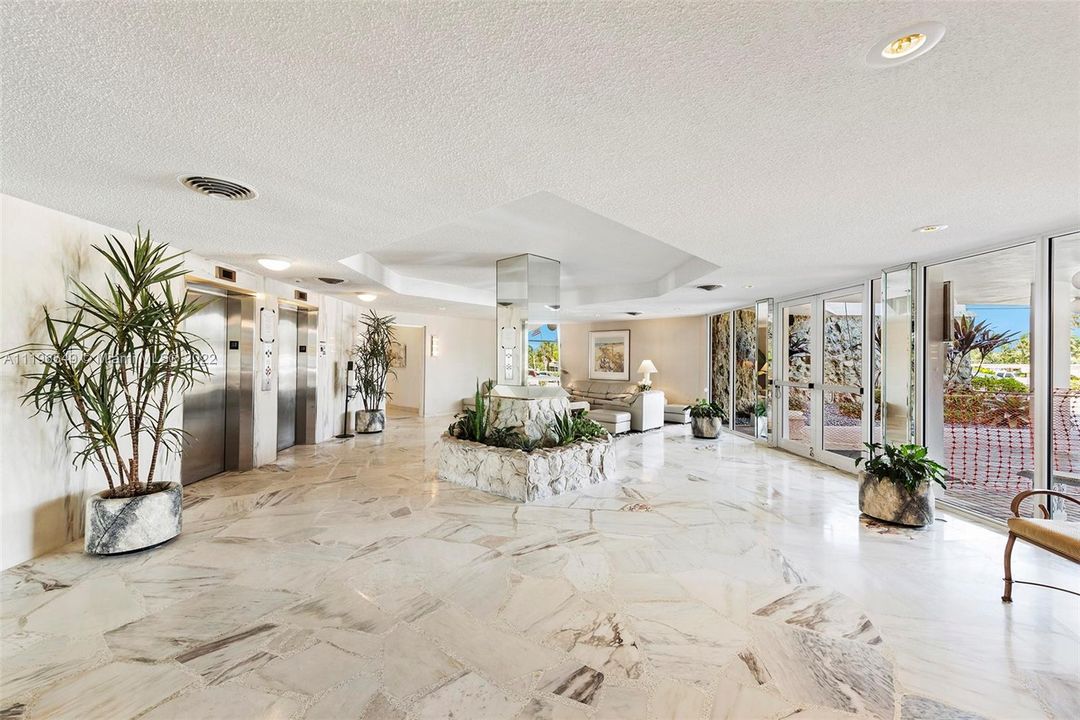 最近售出: $699,000 (2 贝兹, 2 浴室, 1300 平方英尺)