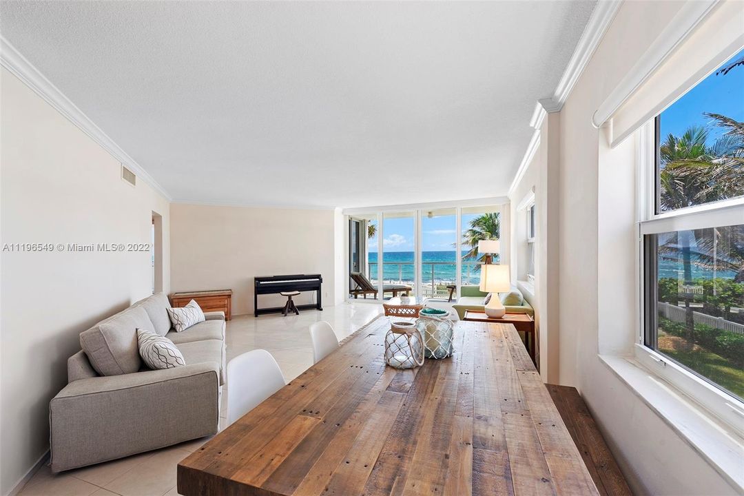 最近售出: $699,000 (2 贝兹, 2 浴室, 1300 平方英尺)