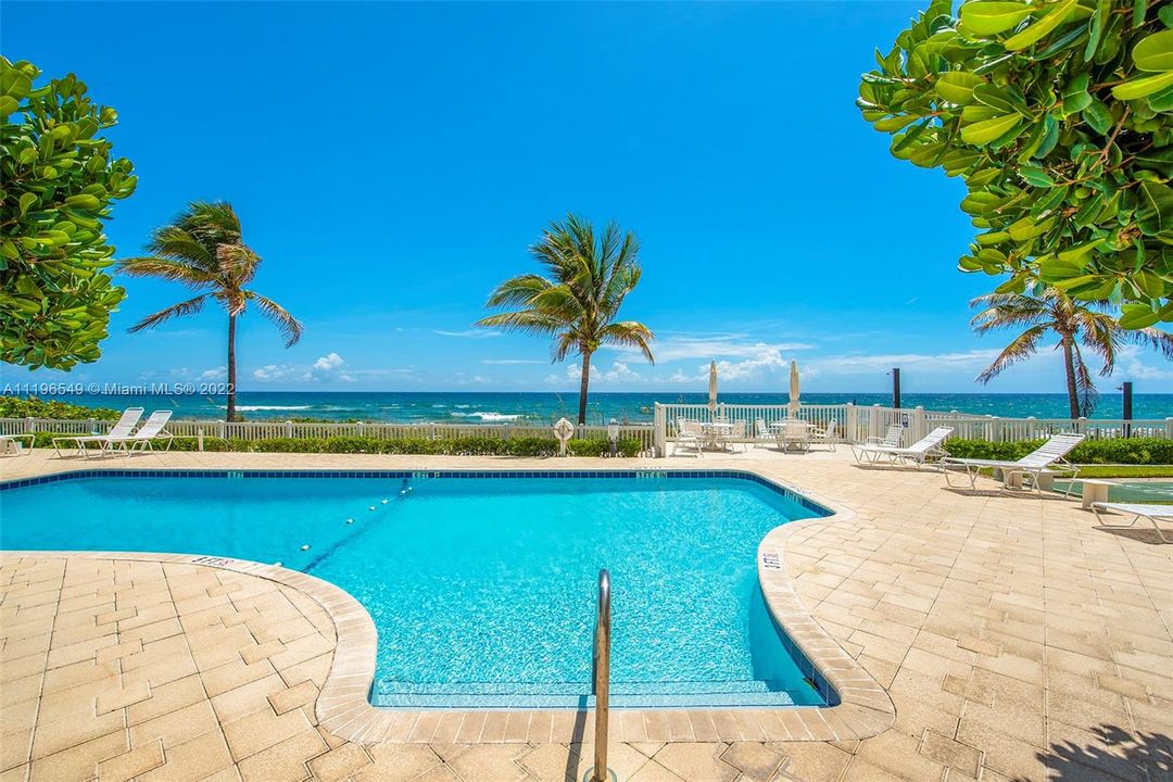 最近售出: $699,000 (2 贝兹, 2 浴室, 1300 平方英尺)