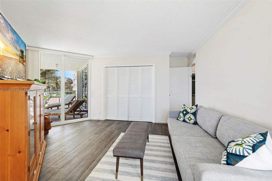 最近售出: $699,000 (2 贝兹, 2 浴室, 1300 平方英尺)