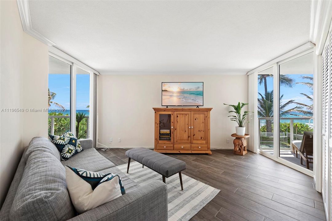 最近售出: $699,000 (2 贝兹, 2 浴室, 1300 平方英尺)