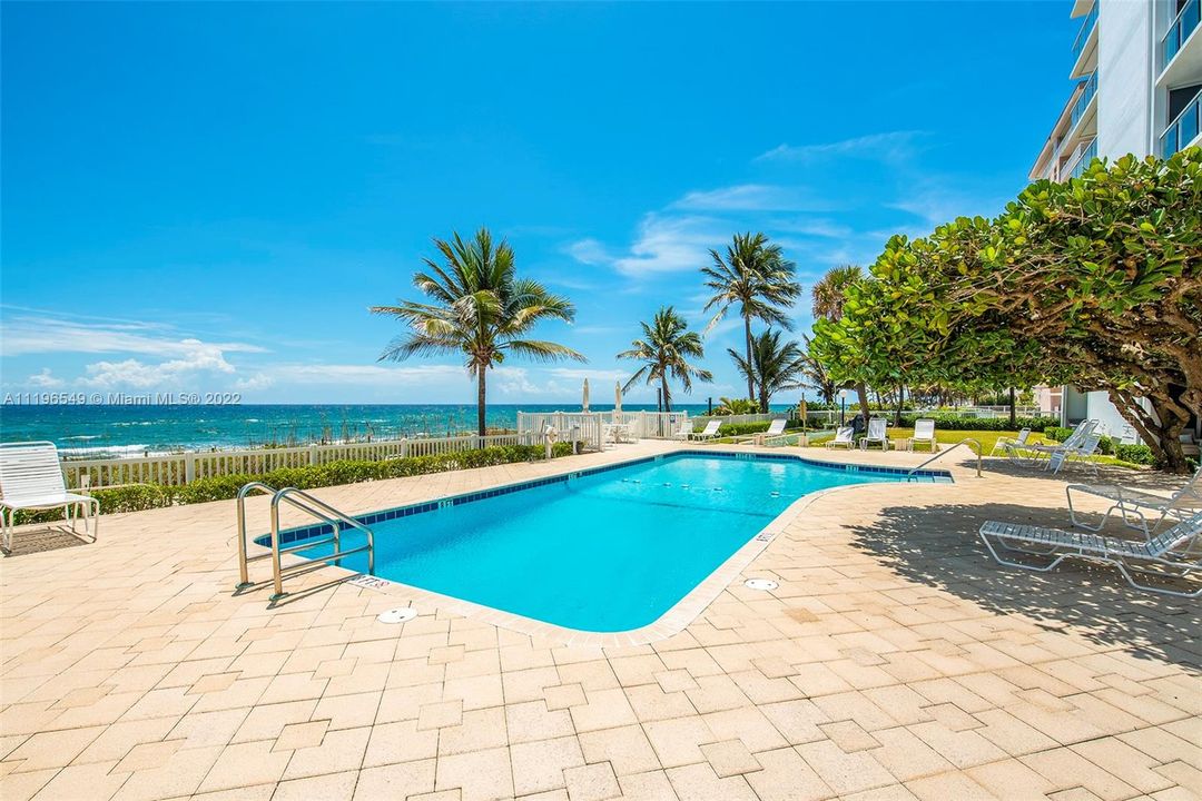 最近售出: $699,000 (2 贝兹, 2 浴室, 1300 平方英尺)