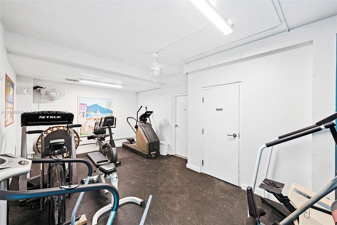 最近售出: $699,000 (2 贝兹, 2 浴室, 1300 平方英尺)