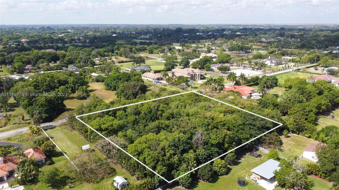 Vendido Recientemente: $1,600,000 (2.00 acres)