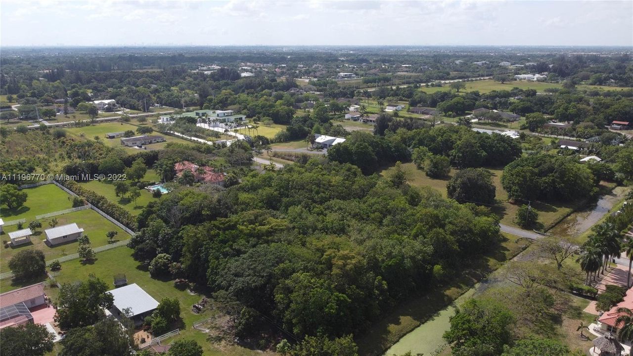 Vendido Recientemente: $1,600,000 (2.00 acres)