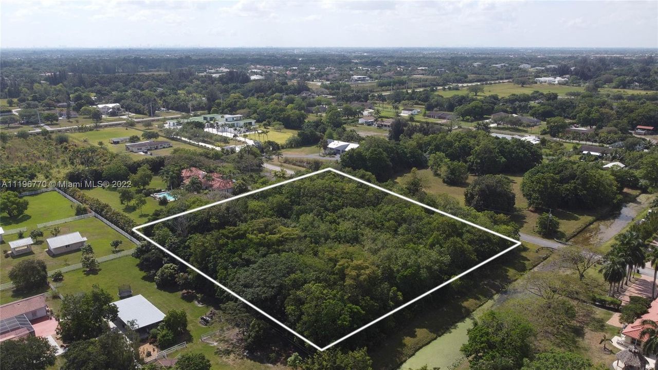 Vendido Recientemente: $1,600,000 (2.00 acres)