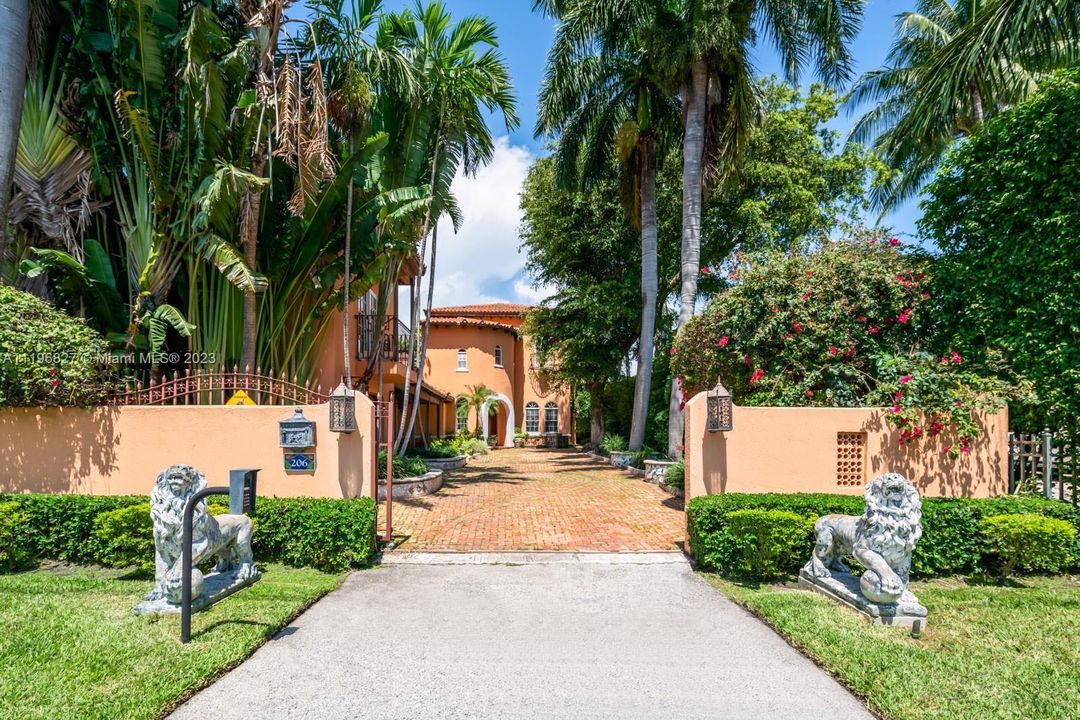 For Sale: $12,900,000 (5 beds, 4 baths, 4271 Square Feet)
