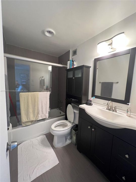 Recently Sold: $299,000 (1 beds, 1 baths, 705 Square Feet)
