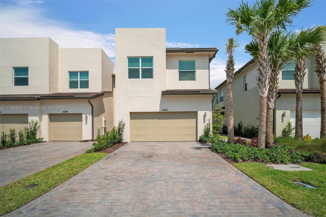 Recently Sold: $585,000 (3 beds, 2 baths, 2142 Square Feet)