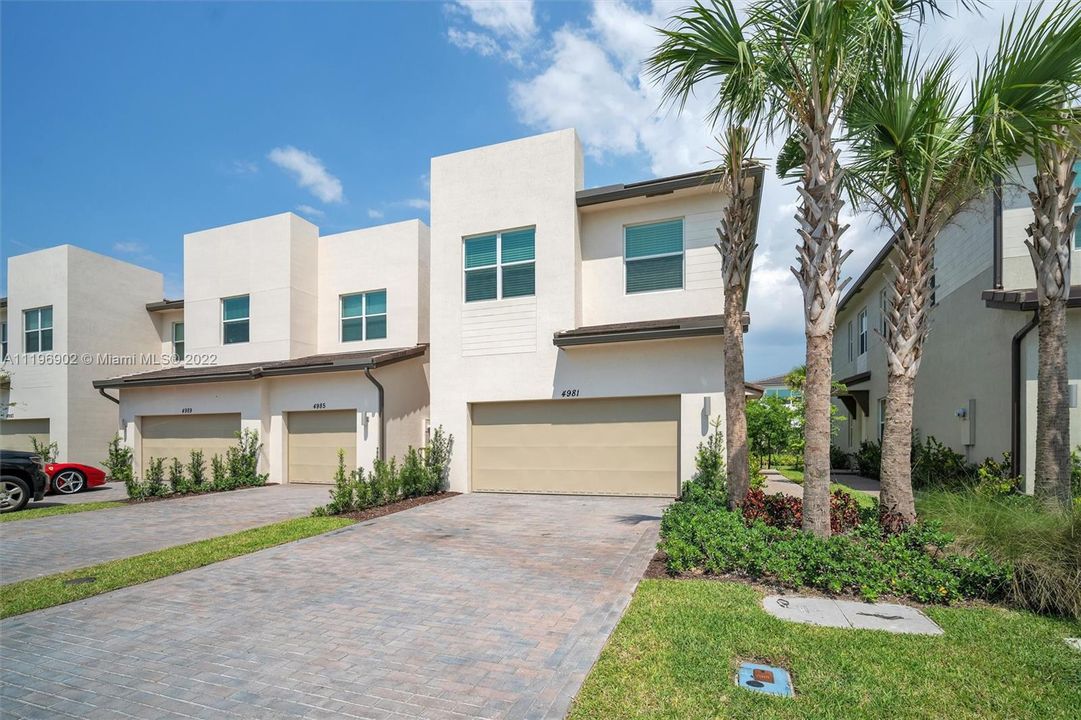 Recently Sold: $585,000 (3 beds, 2 baths, 2142 Square Feet)