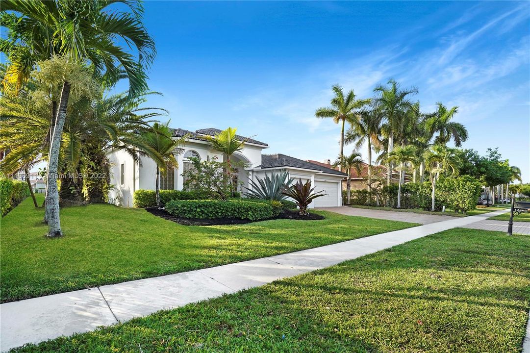Recently Sold: $1,498,000 (5 beds, 3 baths, 3002 Square Feet)