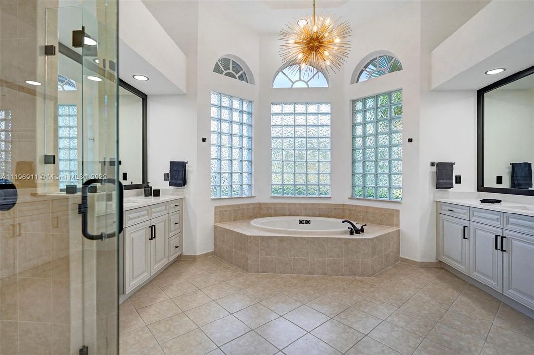 最近售出: $1,498,000 (5 贝兹, 3 浴室, 3002 平方英尺)