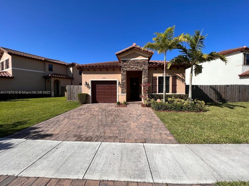 Recently Sold: $465,000 (4 beds, 2 baths, 1638 Square Feet)