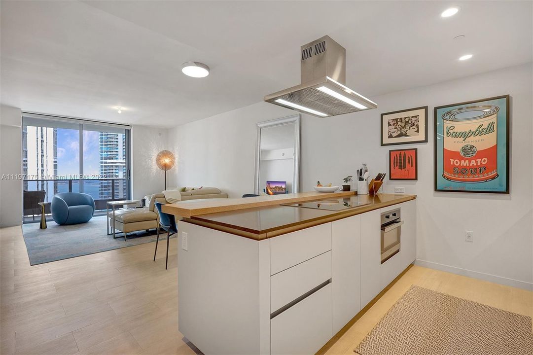 Recently Sold: $750,000 (1 beds, 1 baths, 829 Square Feet)