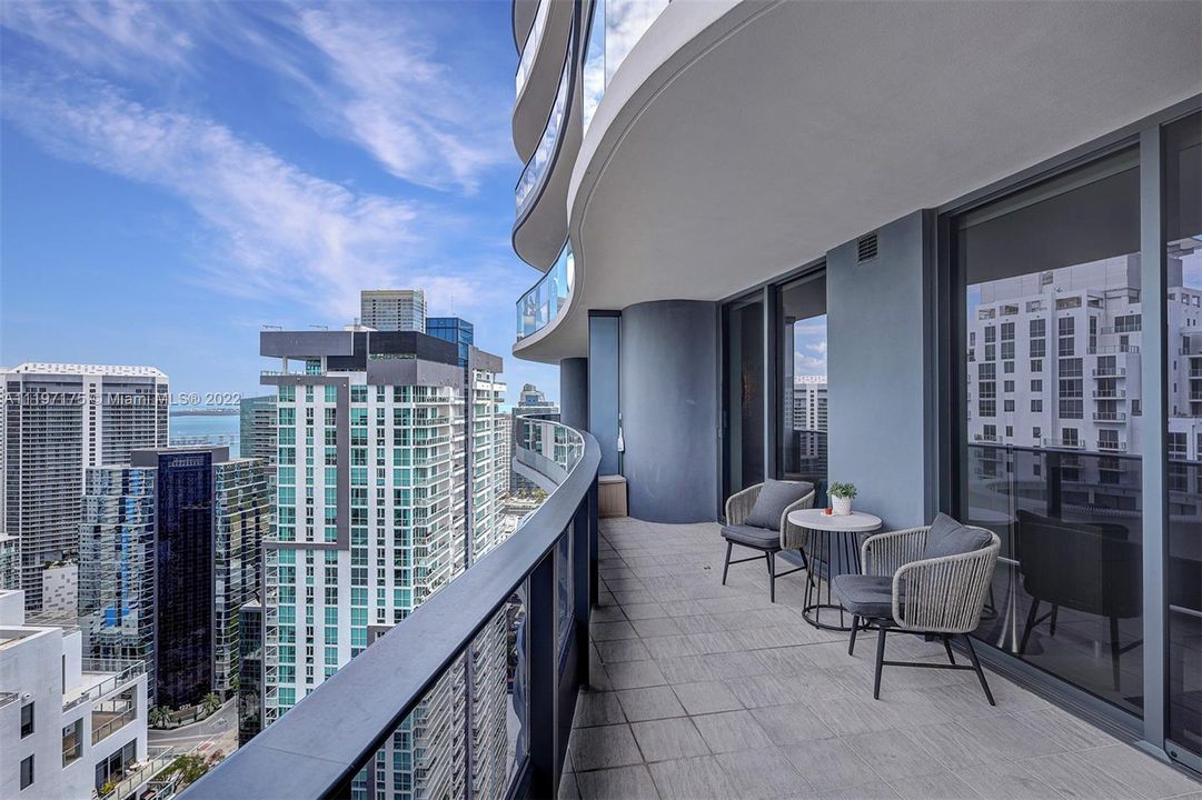 Recently Sold: $750,000 (1 beds, 1 baths, 829 Square Feet)