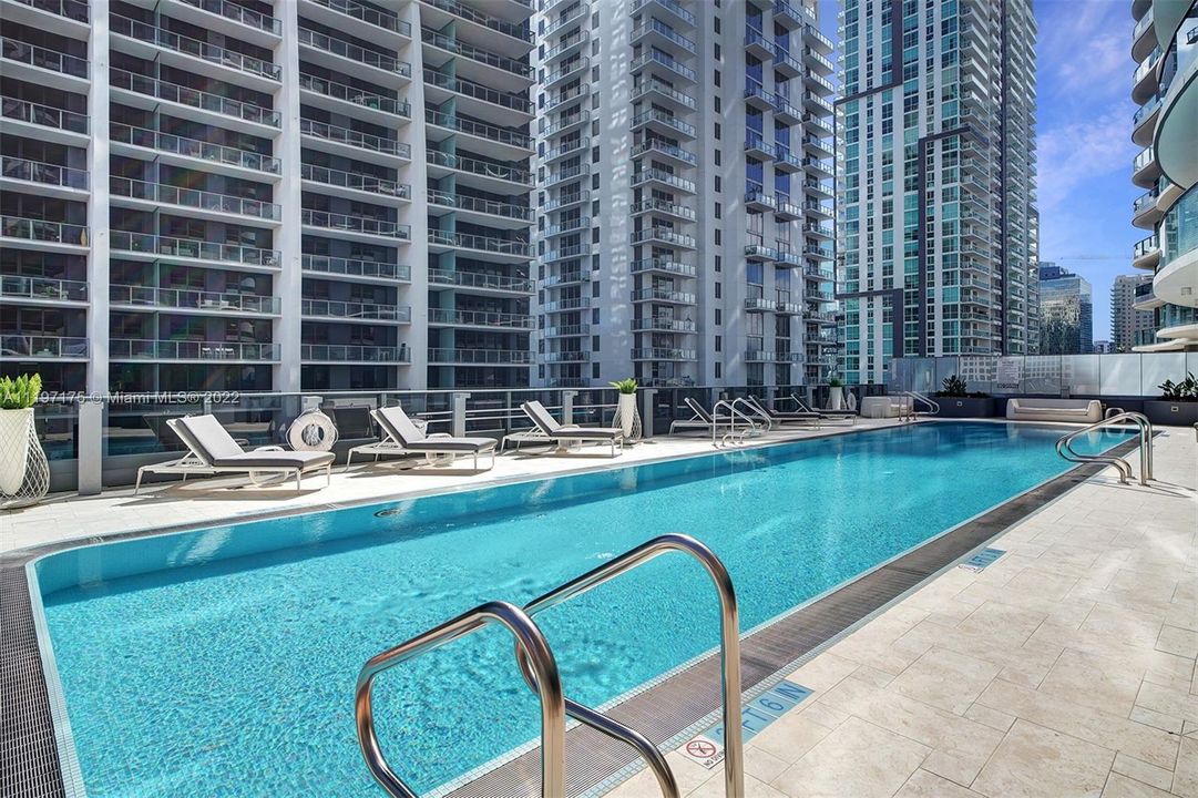 Recently Sold: $750,000 (1 beds, 1 baths, 829 Square Feet)