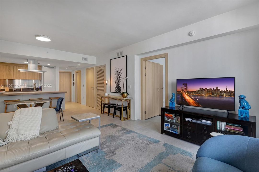 Recently Sold: $750,000 (1 beds, 1 baths, 829 Square Feet)