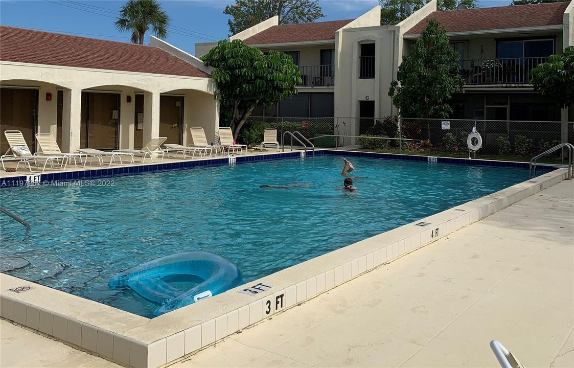 Vendido Recientemente: $265,000 (2 camas, 2 baños, 1100 Pies cuadrados)