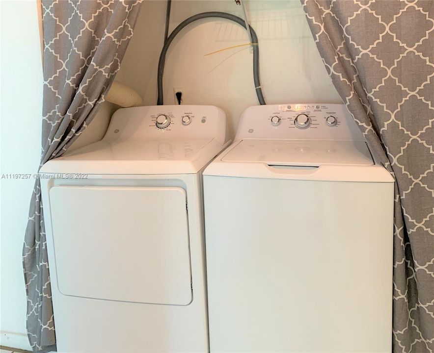 Vendido Recientemente: $265,000 (2 camas, 2 baños, 1100 Pies cuadrados)