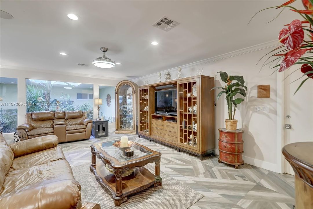 Recently Sold: $2,150,000 (3 beds, 3 baths, 2558 Square Feet)