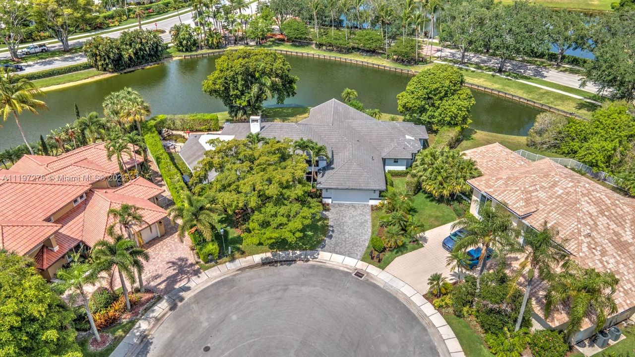 Recently Sold: $2,700,000 (6 beds, 6 baths, 4396 Square Feet)