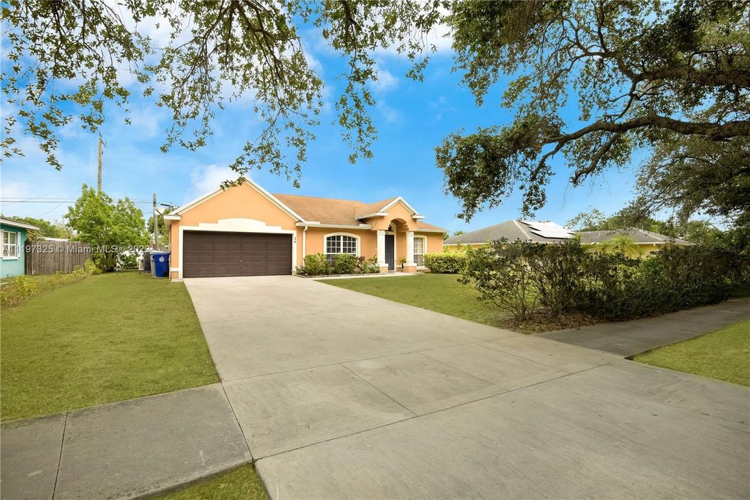 Recently Sold: $280,000 (3 beds, 2 baths, 1440 Square Feet)