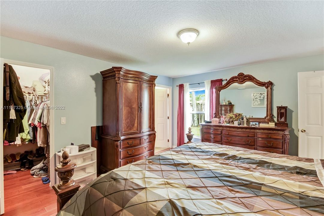 Recently Sold: $280,000 (3 beds, 2 baths, 1440 Square Feet)