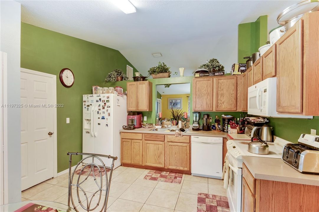 Recently Sold: $280,000 (3 beds, 2 baths, 1440 Square Feet)