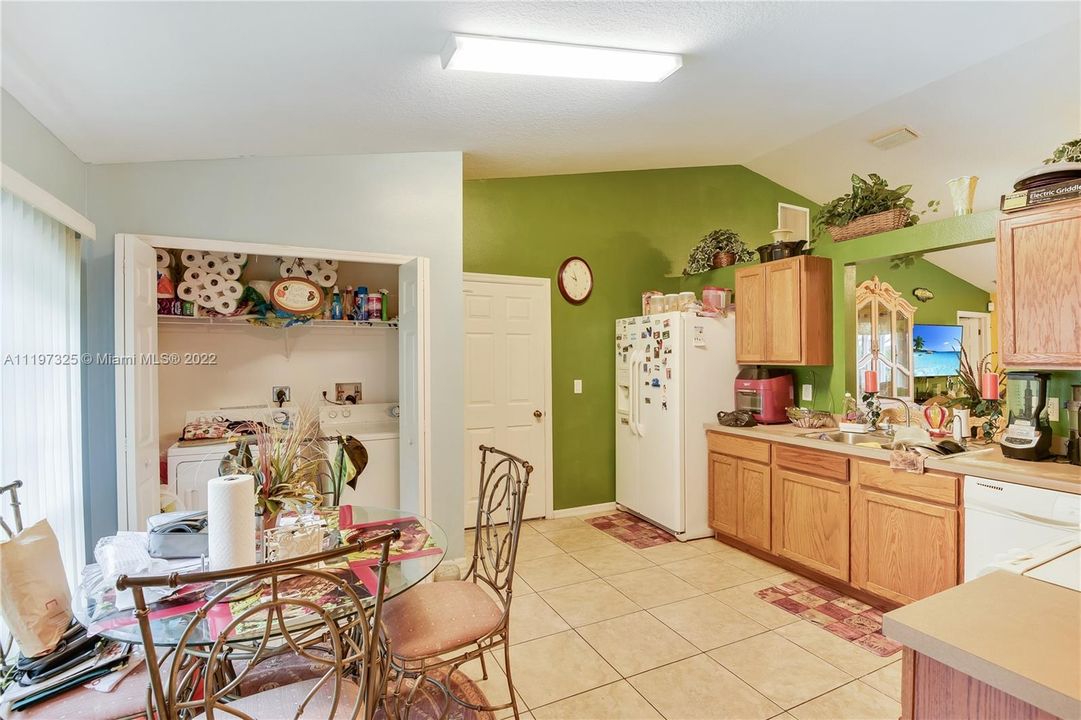 Recently Sold: $280,000 (3 beds, 2 baths, 1440 Square Feet)