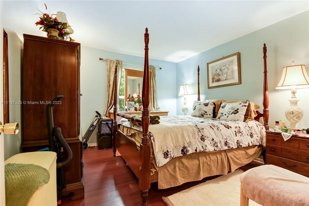 Recently Sold: $280,000 (3 beds, 2 baths, 1440 Square Feet)