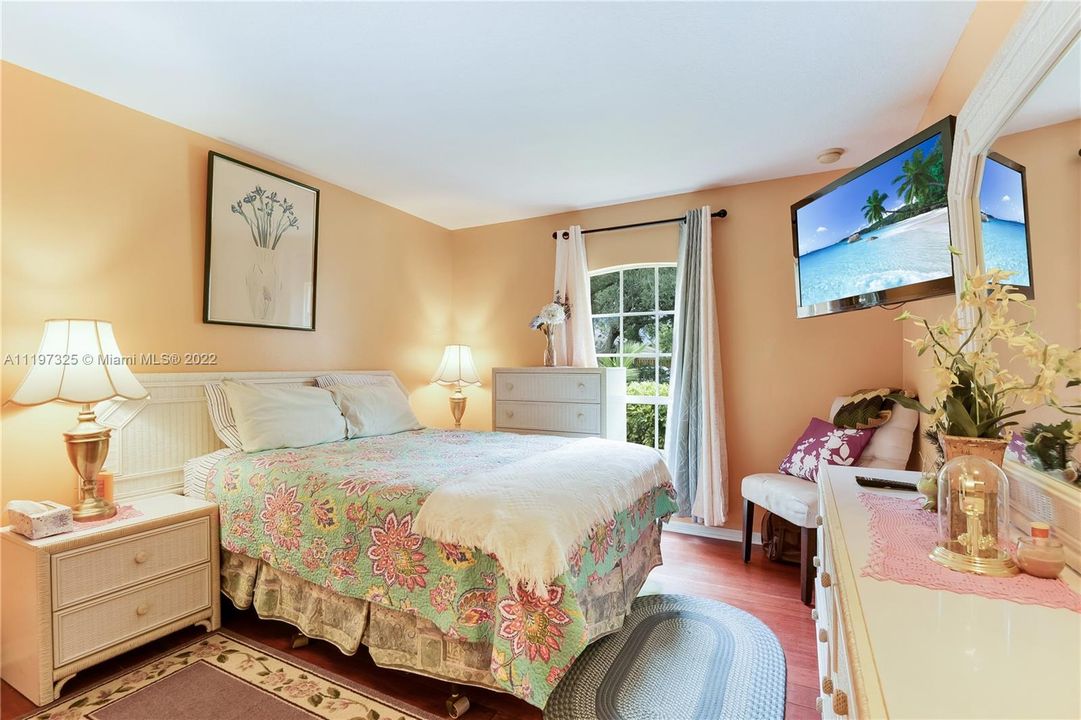 Recently Sold: $280,000 (3 beds, 2 baths, 1440 Square Feet)