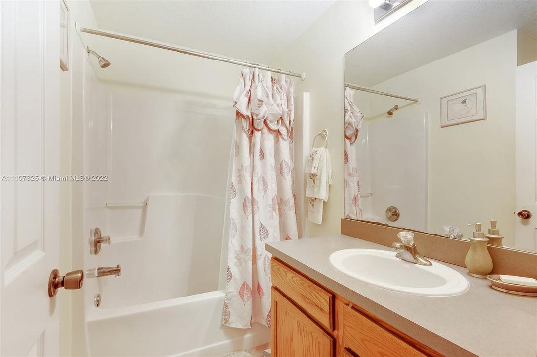 Recently Sold: $280,000 (3 beds, 2 baths, 1440 Square Feet)