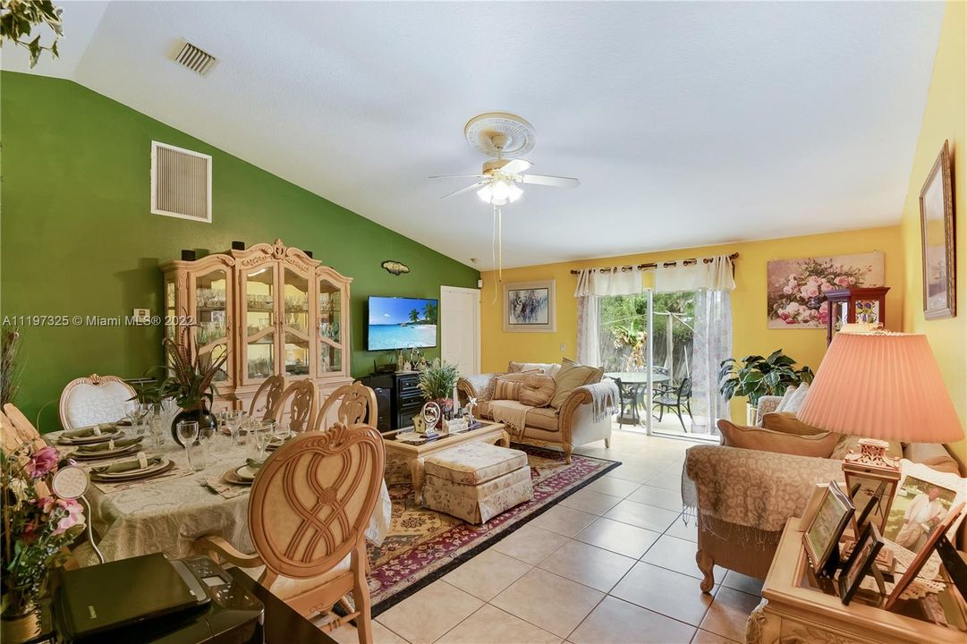 Recently Sold: $280,000 (3 beds, 2 baths, 1440 Square Feet)