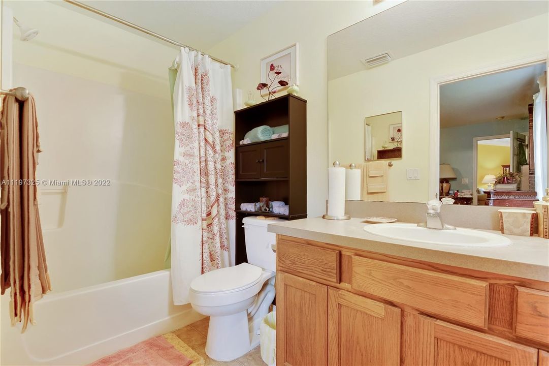 Recently Sold: $280,000 (3 beds, 2 baths, 1440 Square Feet)