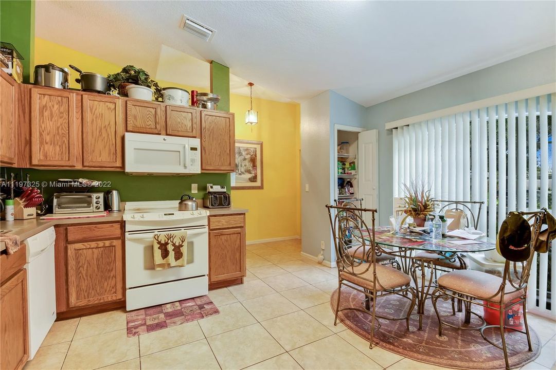 Recently Sold: $280,000 (3 beds, 2 baths, 1440 Square Feet)