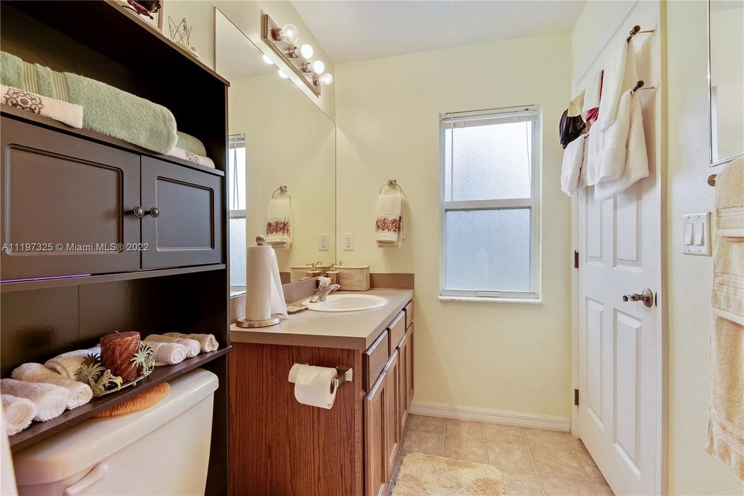 Recently Sold: $280,000 (3 beds, 2 baths, 1440 Square Feet)