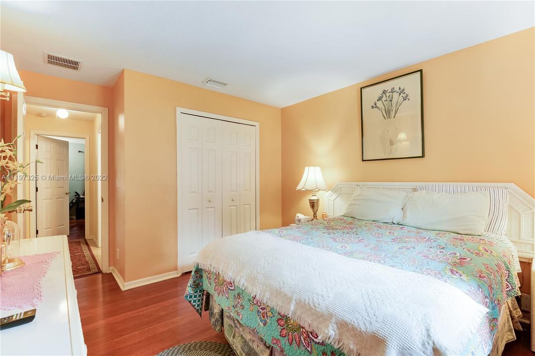 Recently Sold: $280,000 (3 beds, 2 baths, 1440 Square Feet)