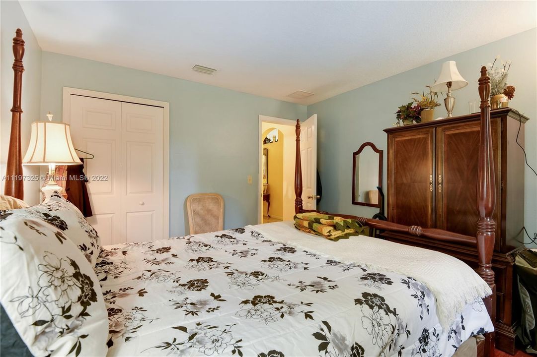 Recently Sold: $280,000 (3 beds, 2 baths, 1440 Square Feet)