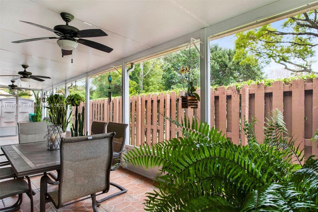 Recently Sold: $490,000 (3 beds, 2 baths, 1282 Square Feet)
