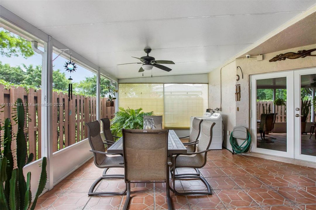 Recently Sold: $490,000 (3 beds, 2 baths, 1282 Square Feet)