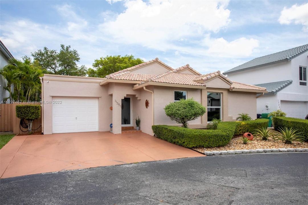 Recently Sold: $490,000 (3 beds, 2 baths, 1282 Square Feet)