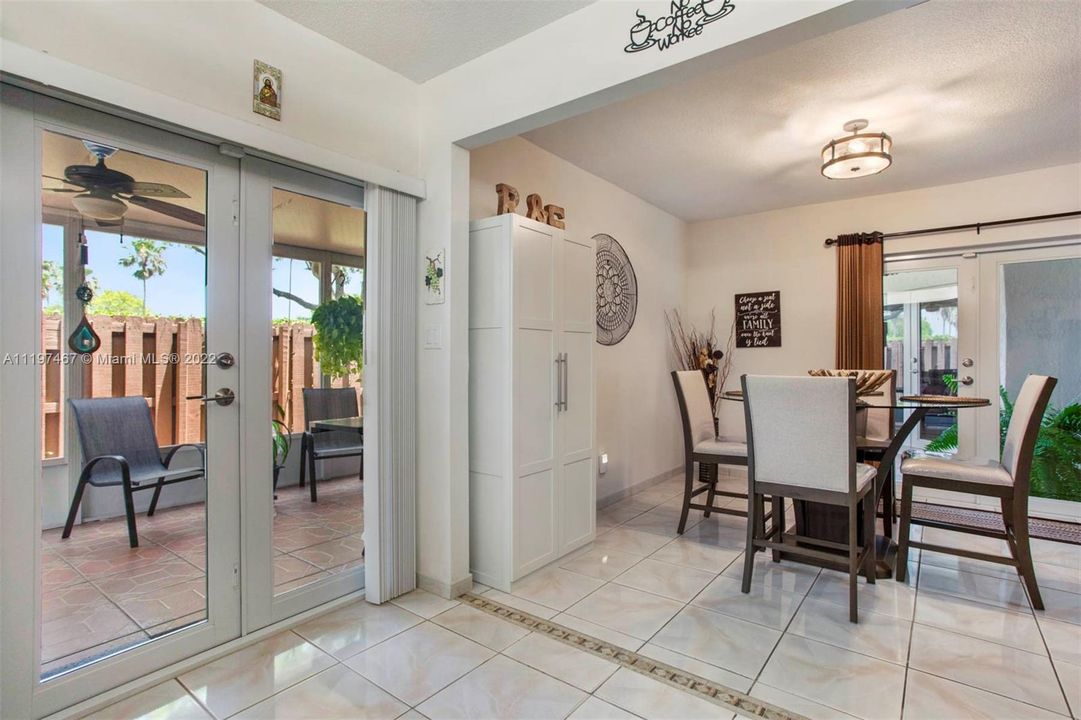Recently Sold: $490,000 (3 beds, 2 baths, 1282 Square Feet)