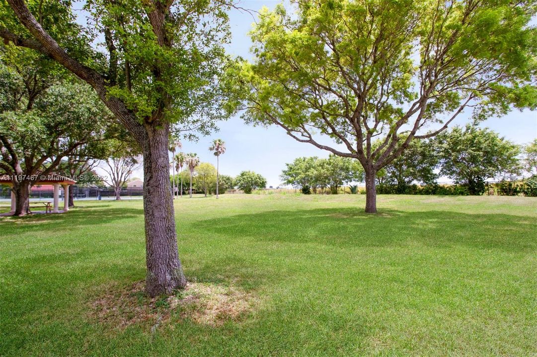 Recently Sold: $490,000 (3 beds, 2 baths, 1282 Square Feet)